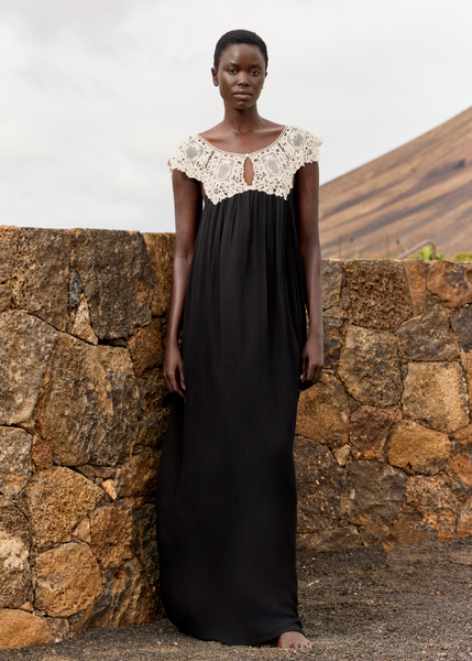 Vestido Largo de Georgette con Canesú de Encaje Guipur - Negro y Crudo