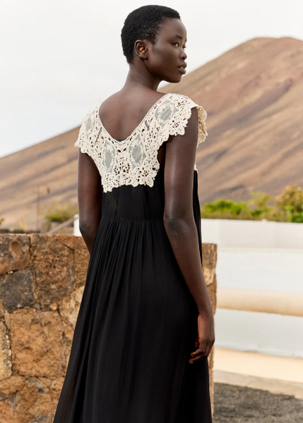 Vestido Largo de Georgette con Canesú de Encaje Guipur - Negro y Crudo